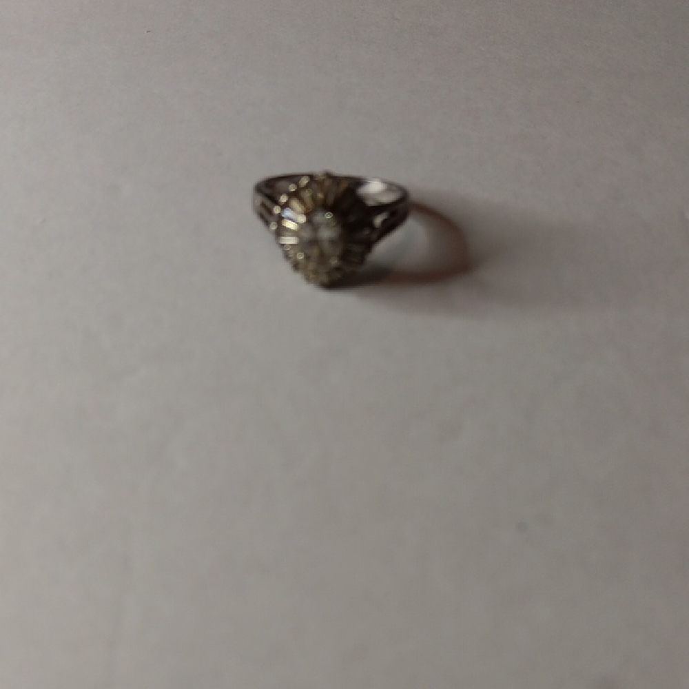 Elegant Silver Women's Ring Size 8